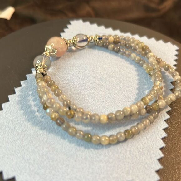 Rose and Clear Quartz with Labradorite Beaded Stretchable Bracelet - Picture 5 of 9